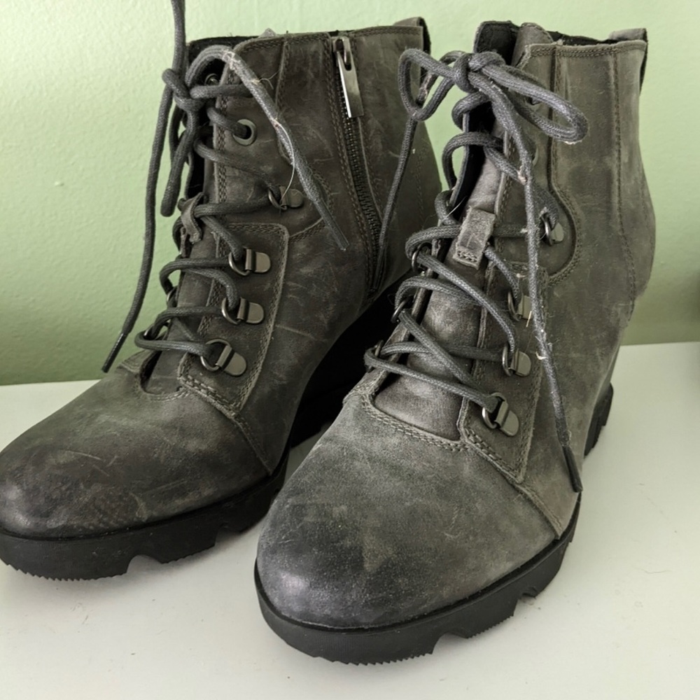 Like New Cute Gray Sorel Wedges